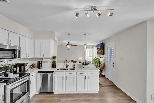 445 Broad Bend CIR, Chesapeake, VA 23320