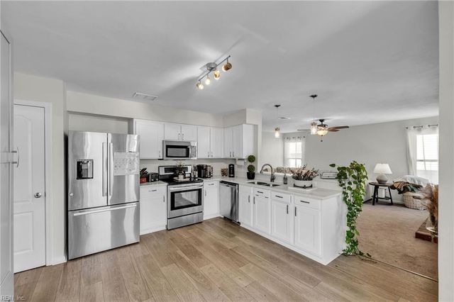 445 Broad Bend CIR, Chesapeake, VA 23320
