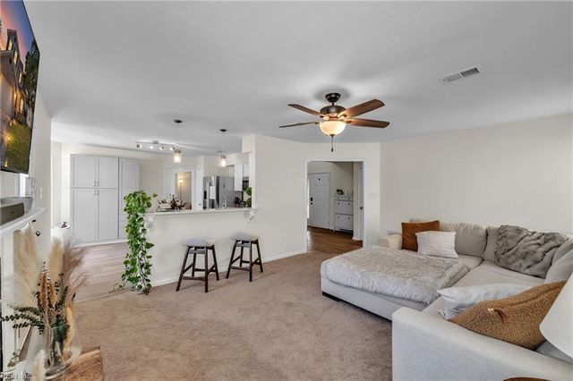 445 Broad Bend CIR, Chesapeake, VA 23320