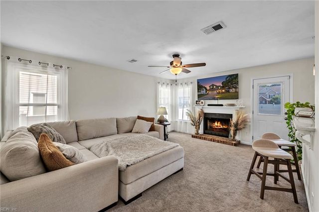 445 Broad Bend CIR, Chesapeake, VA 23320