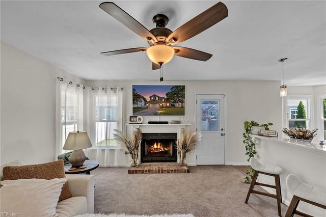445 Broad Bend CIR, Chesapeake, VA 23320
