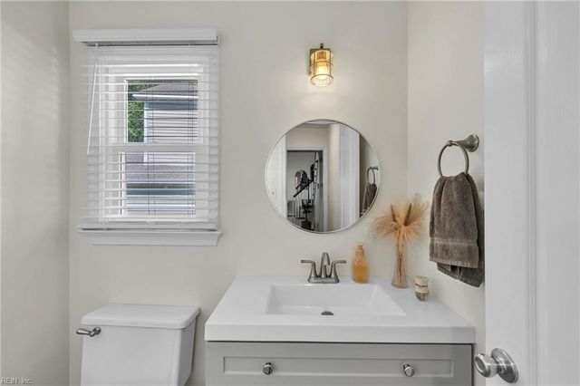 445 Broad Bend CIR, Chesapeake, VA 23320