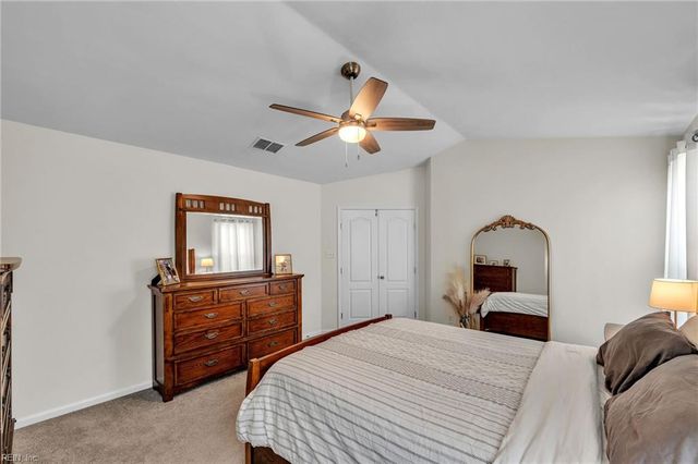 445 Broad Bend CIR, Chesapeake, VA 23320