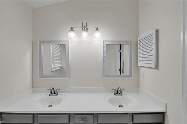 445 Broad Bend CIR, Chesapeake, VA 23320