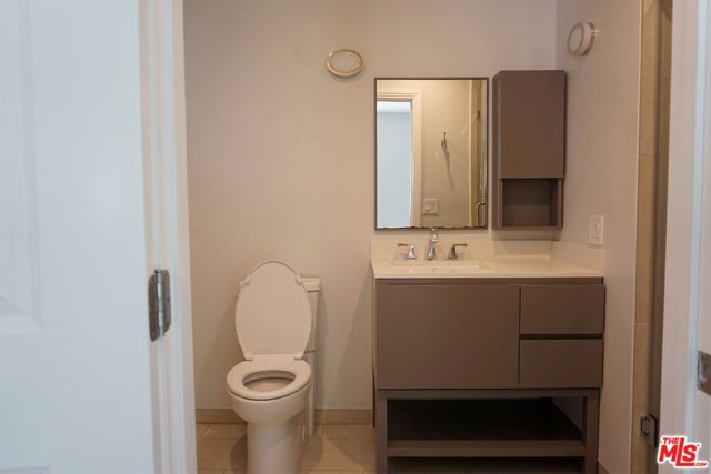 221 N Bowling Green Way, Los Angeles, CA 90049