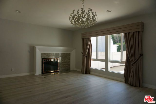 221 N Bowling Green Way, Los Angeles, CA 90049