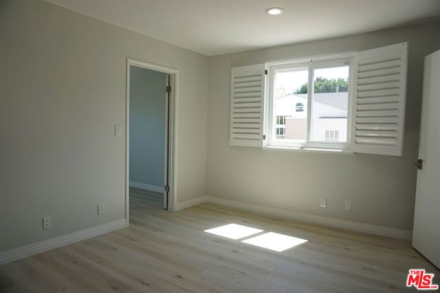 221 N Bowling Green Way, Los Angeles, CA 90049