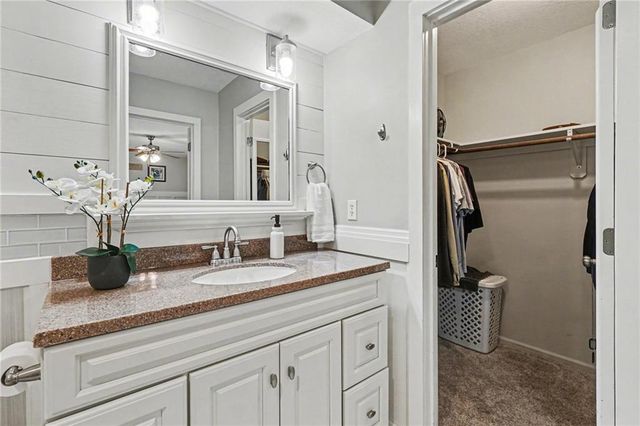 7201 W 99th Street, Overland Park, KS 66212