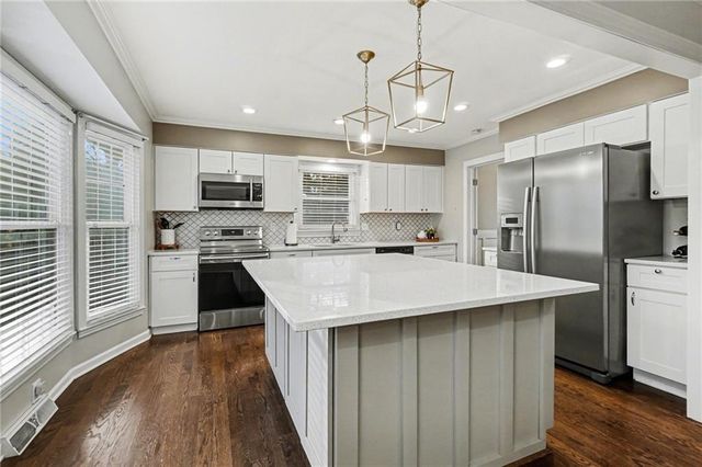 7201 W 99th Street, Overland Park, KS 66212