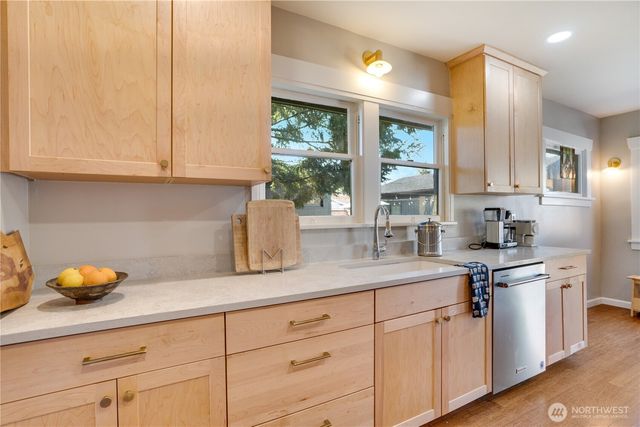 3820 S J Street, Tacoma, WA 98418