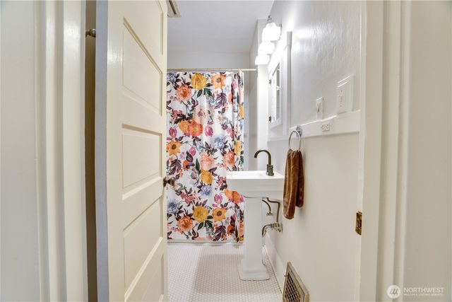 3820 S J Street, Tacoma, WA 98418