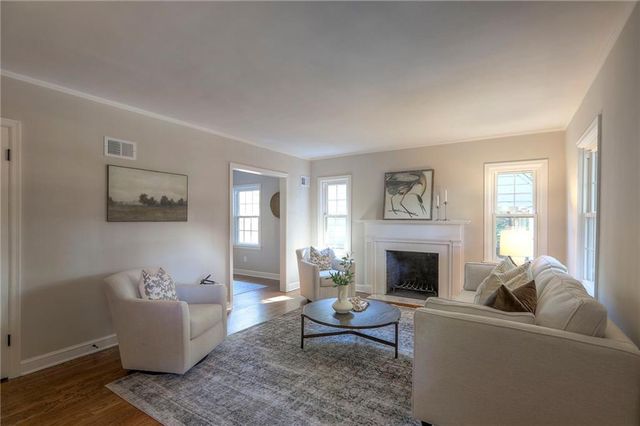 6709 Cherry Street, Kansas City, MO 64131