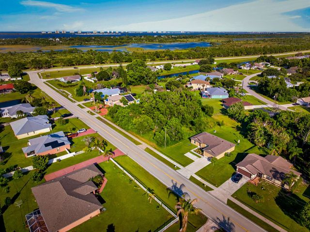 2916 SE Melaleuca Boulevard, Port Saint Lucie, FL 34952