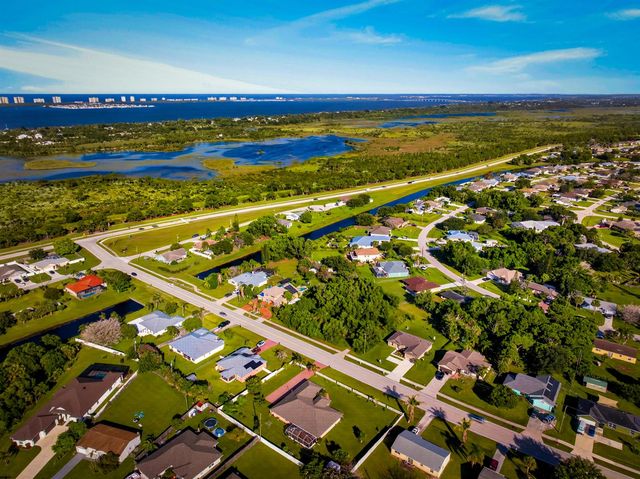 2916 SE Melaleuca Boulevard, Port Saint Lucie, FL 34952