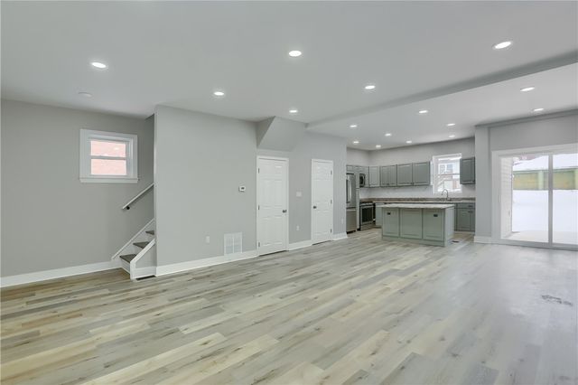 1418 Duss, Ambridge, PA 15003