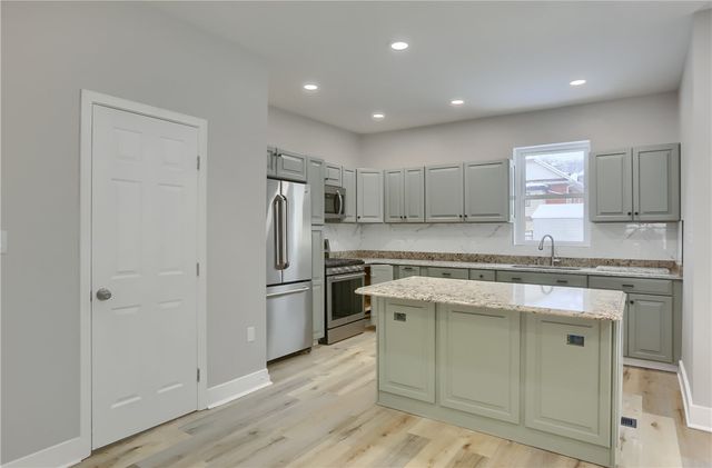 1418 Duss, Ambridge, PA 15003