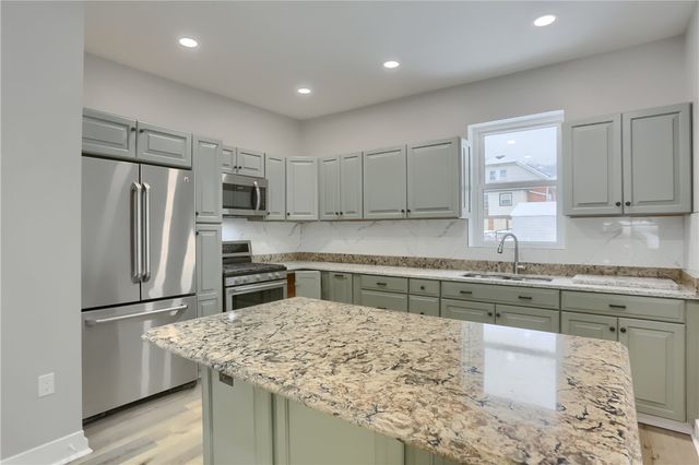 1418 Duss, Ambridge, PA 15003