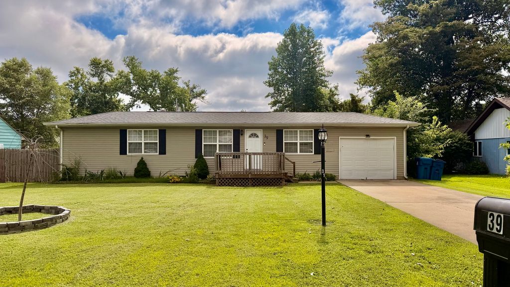 Image 1 of property listing at 39 Ridge Road, Centralia, IL 62801