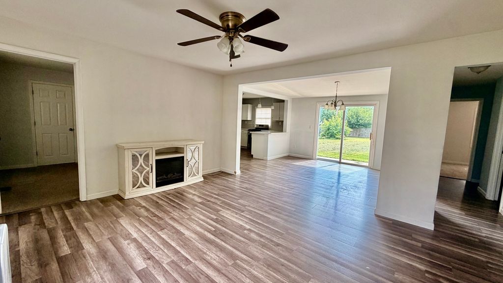 Image 3 of property listing at 39 Ridge Road, Centralia, IL 62801