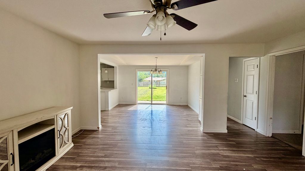 Image 4 of property listing at 39 Ridge Road, Centralia, IL 62801
