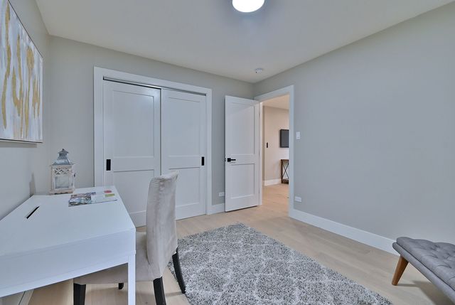 656 W Comstock Avenue, Elmhurst, IL 60126