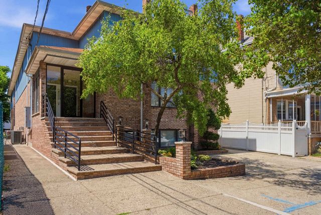126 WEST 33RD ST, Bayonne, NJ 07002