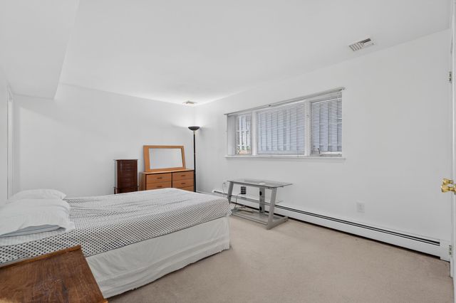 126 WEST 33RD ST, Bayonne, NJ 07002