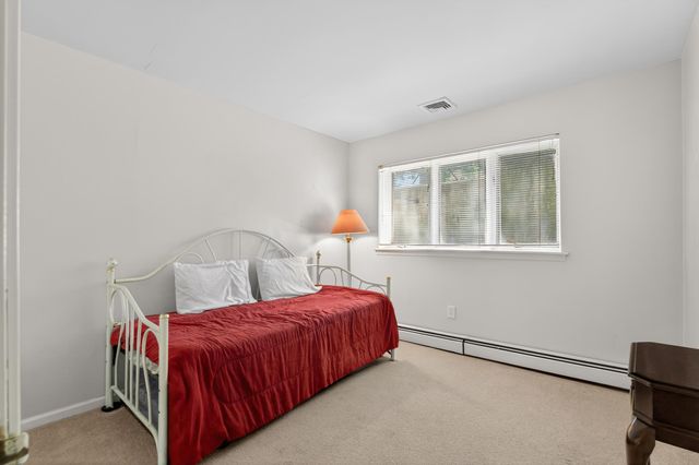 126 WEST 33RD ST, Bayonne, NJ 07002