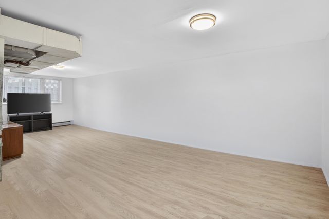 126 WEST 33RD ST, Bayonne, NJ 07002