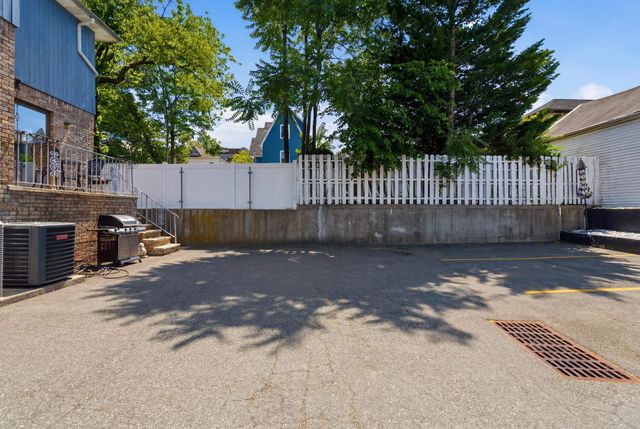 126 WEST 33RD ST, Bayonne, NJ 07002