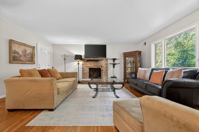 126 WEST 33RD ST, Bayonne, NJ 07002