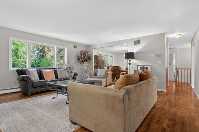 126 WEST 33RD ST, Bayonne, NJ 07002