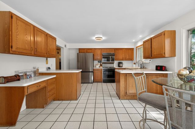 126 WEST 33RD ST, Bayonne, NJ 07002