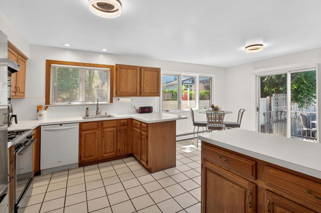 126 WEST 33RD ST, Bayonne, NJ 07002