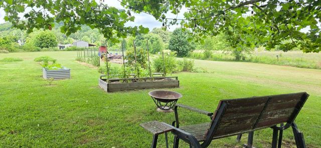 222 Kentucky Avenue, Junction City, KY 40440