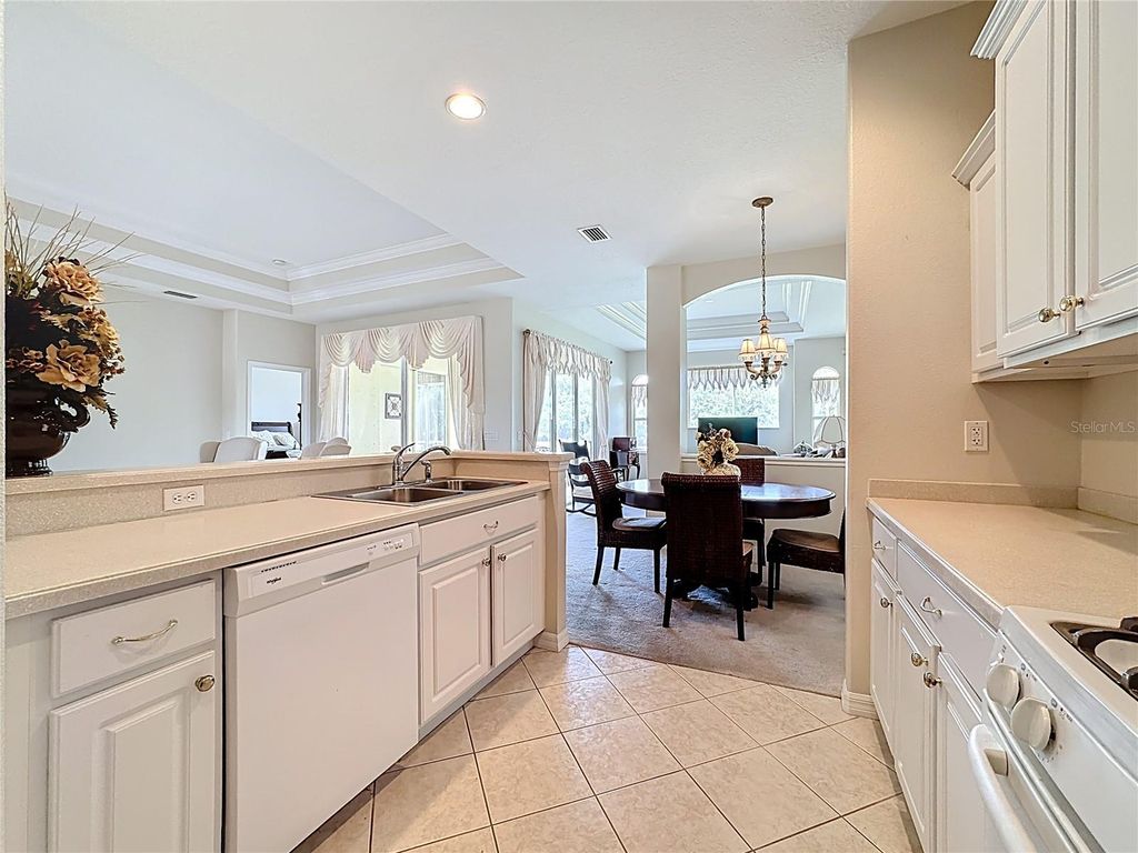 Image 20 of property listing at 8721 STONE HARBOUR LOOP, Bradenton, FL 34212