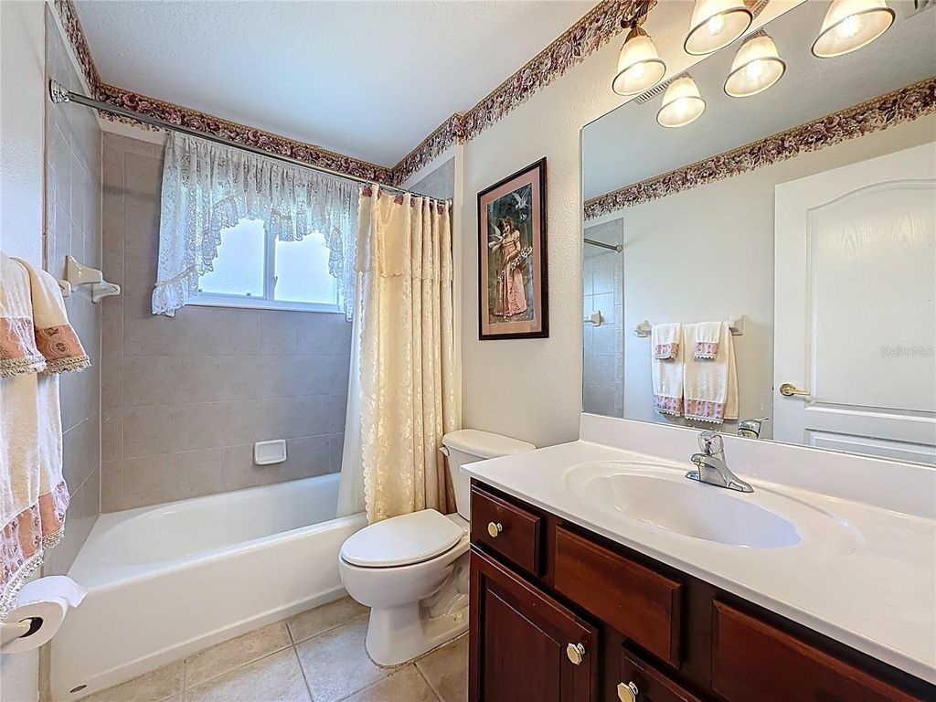 Image 30 of property listing at 8721 STONE HARBOUR LOOP, Bradenton, FL 34212