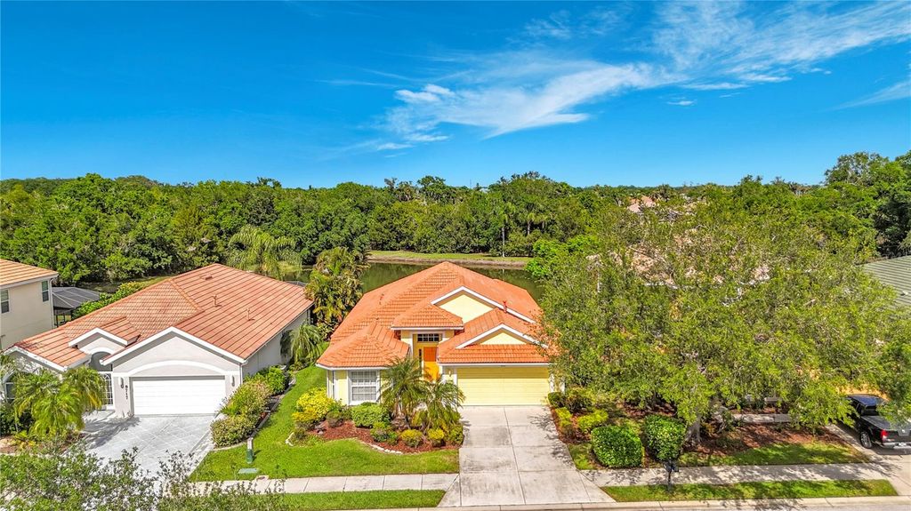 Image 5 of property listing at 8721 STONE HARBOUR LOOP, Bradenton, FL 34212