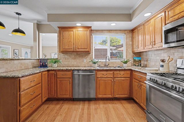 1360 Grove Way, Concord, CA 94518