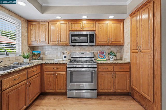 1360 Grove Way, Concord, CA 94518