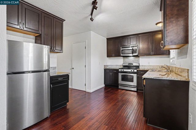 1360 Grove Way, Concord, CA 94518