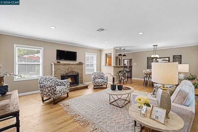 1360 Grove Way, Concord, CA 94518