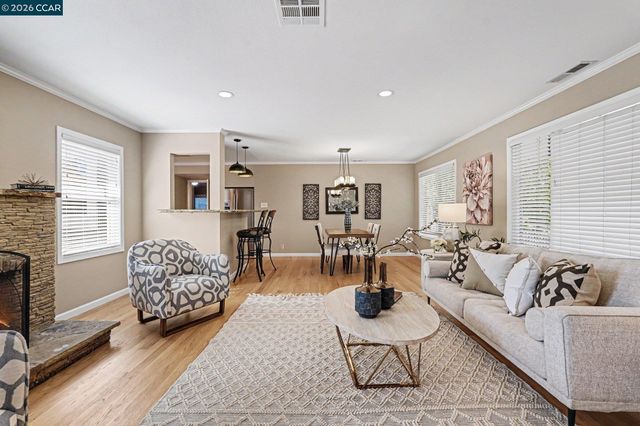 1360 Grove Way, Concord, CA 94518