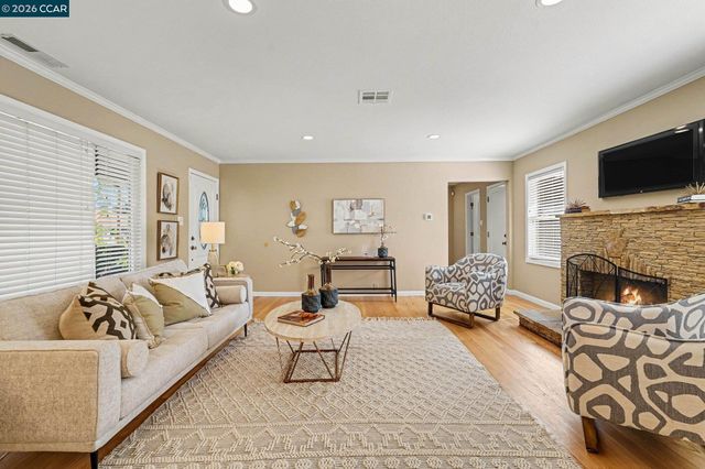 1360 Grove Way, Concord, CA 94518