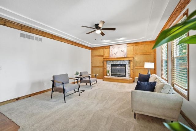 820 NE Adams Drive, Lee's Summit, MO 64086