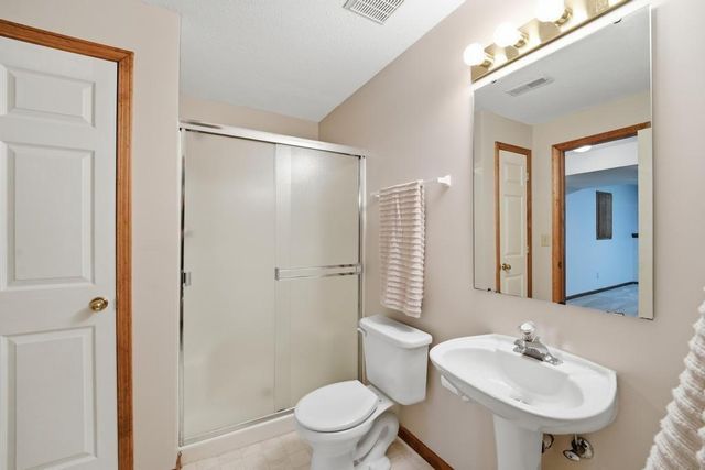 820 NE Adams Drive, Lee's Summit, MO 64086
