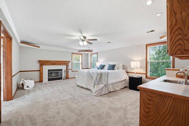 820 NE Adams Drive, Lee's Summit, MO 64086