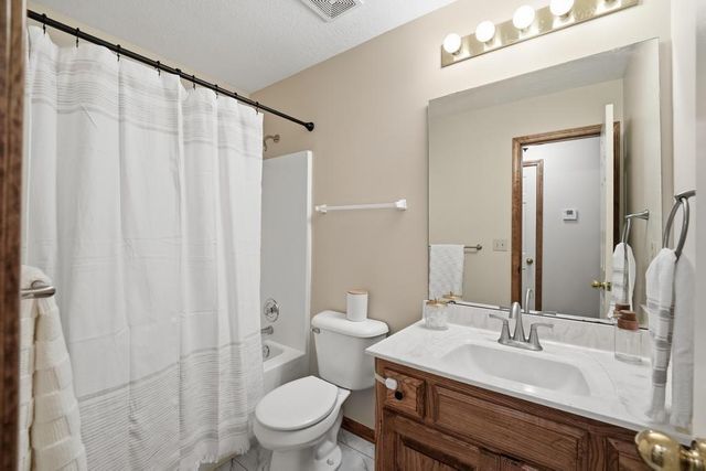820 NE Adams Drive, Lee's Summit, MO 64086