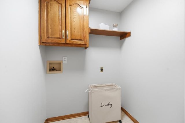 820 NE Adams Drive, Lee's Summit, MO 64086