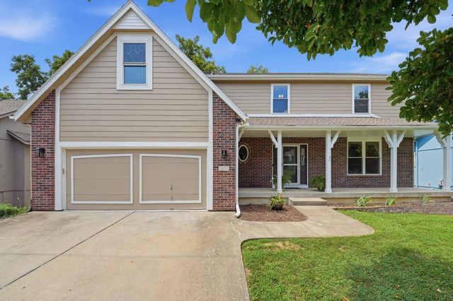 820 NE Adams Drive, Lee's Summit, MO 64086